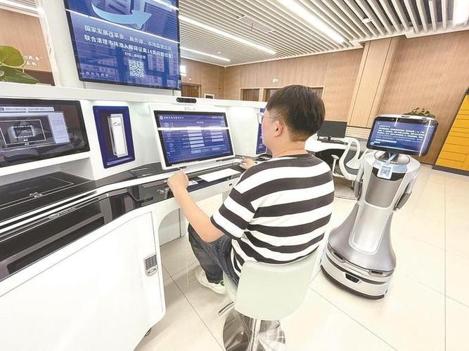6月3日晚8点11分,在ai机器人小海的帮助下,市民丁先生